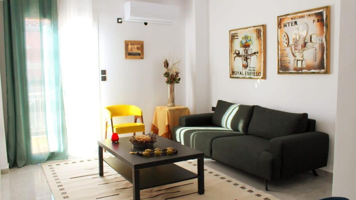 Patras Cozy Nest In The Vibrant City Center Bagian luar foto