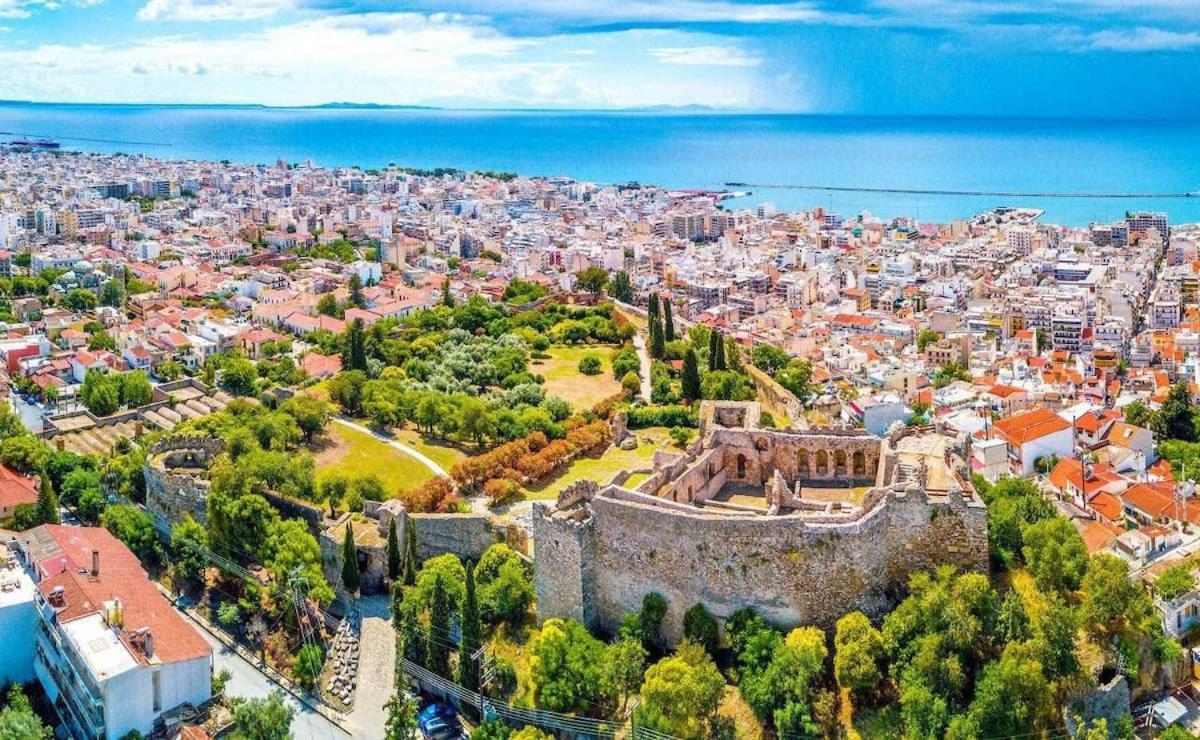 Patras Cozy Nest In The Vibrant City Center Bagian luar foto