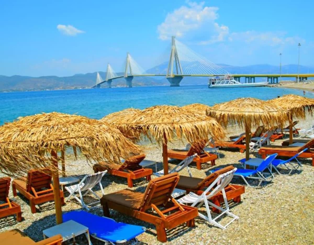Patras Cozy Nest In The Vibrant City Center Bagian luar foto