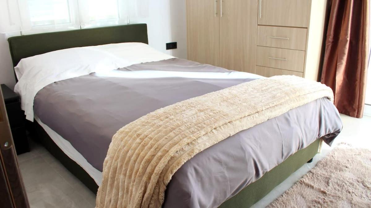 Patras Cozy Nest In The Vibrant City Center Bagian luar foto